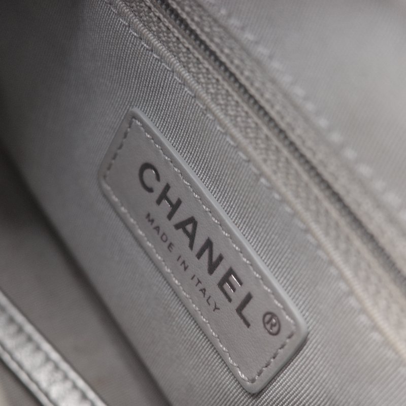 Chanel香奈兒 Gabrielle Hobo 金屬銀色 小牛皮 小型流浪包 肩背包 側背包-17