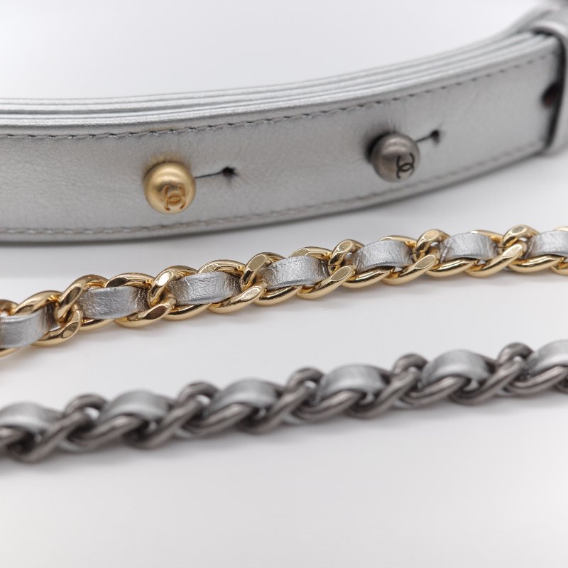 Chanel香奈兒 Gabrielle Hobo 金屬銀色 小牛皮 小型流浪包 肩背包 側背包-22