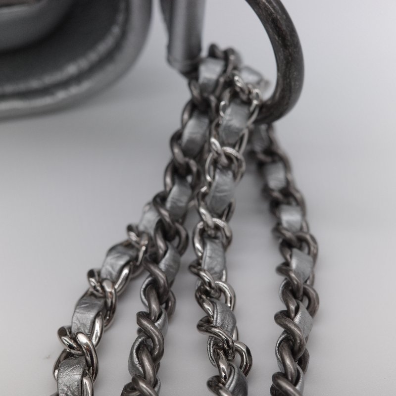 Chanel香奈兒 Gabrielle Hobo 金屬銀色 小牛皮 小型流浪包 肩背包 側背包-24