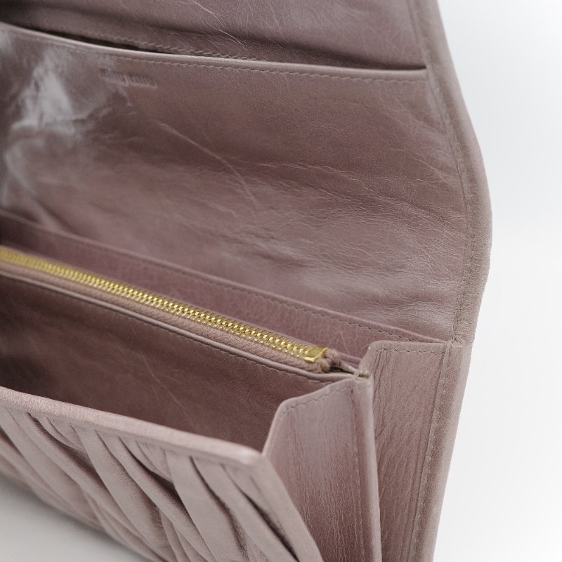 Miu Miu 繆繆  抓皺 乾燥玫瑰色 粉膚色 羊皮 長夾-12