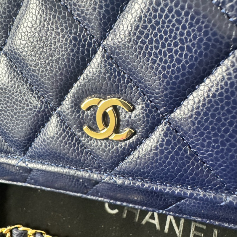 香奈兒午夜藍荔枝牛皮新款吸磁釦woc-3