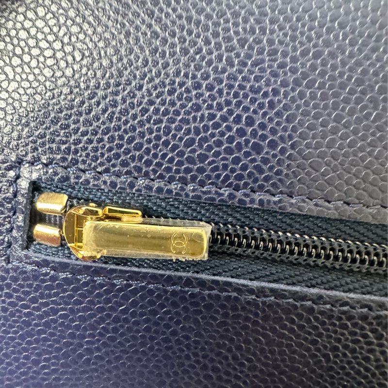 香奈兒午夜藍荔枝牛皮新款吸磁釦woc-18