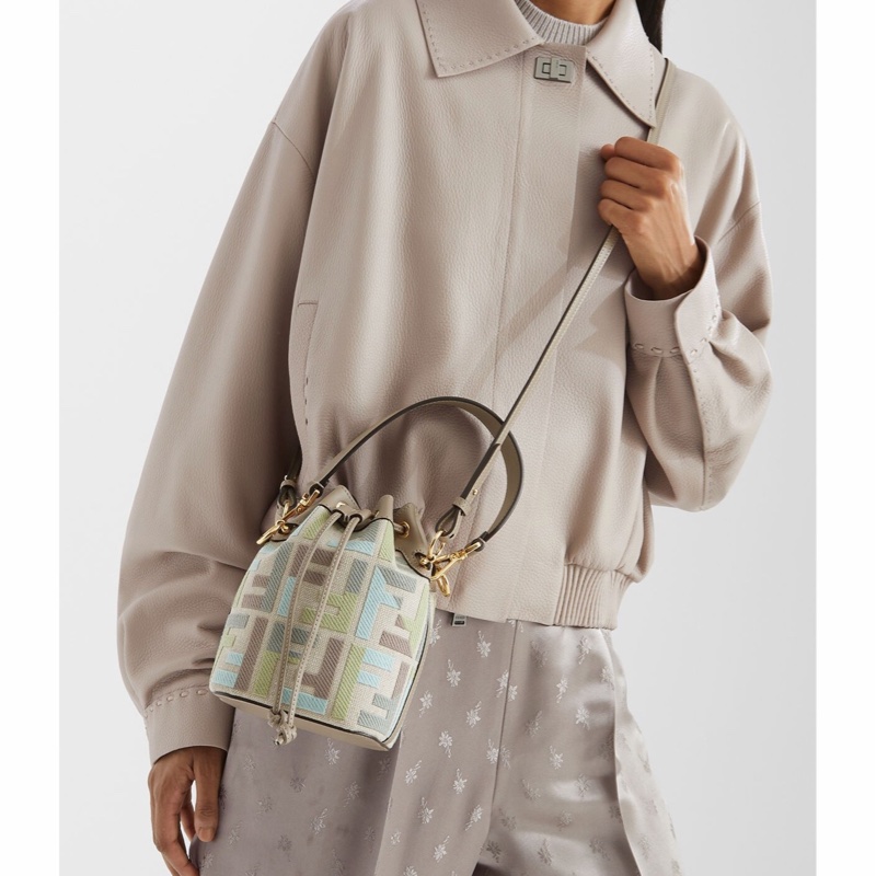 Fendi 女士 Mon Tresor 迷你水桶包均碼碼MINI、14cm*12cm*18cm-4