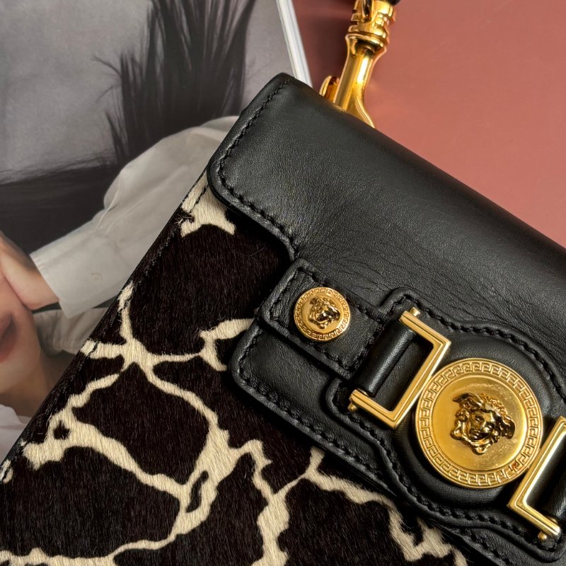 ::VERSACE:: 凡賽斯 黑皮革 黑白馬毛掀蓋斜背包 手拿包-3