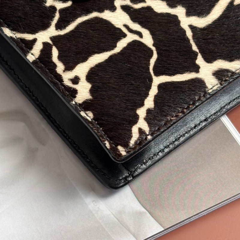 ::VERSACE:: 凡賽斯 黑皮革 黑白馬毛掀蓋斜背包 手拿包-5