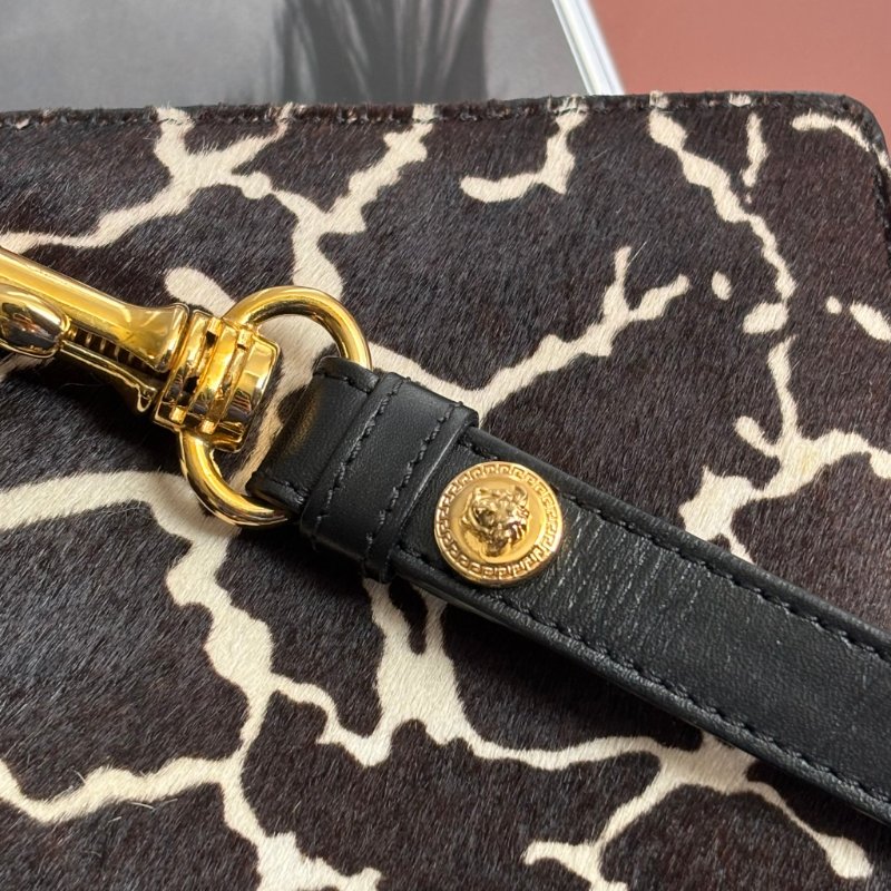::VERSACE:: 凡賽斯 黑皮革 黑白馬毛掀蓋斜背包 手拿包-12