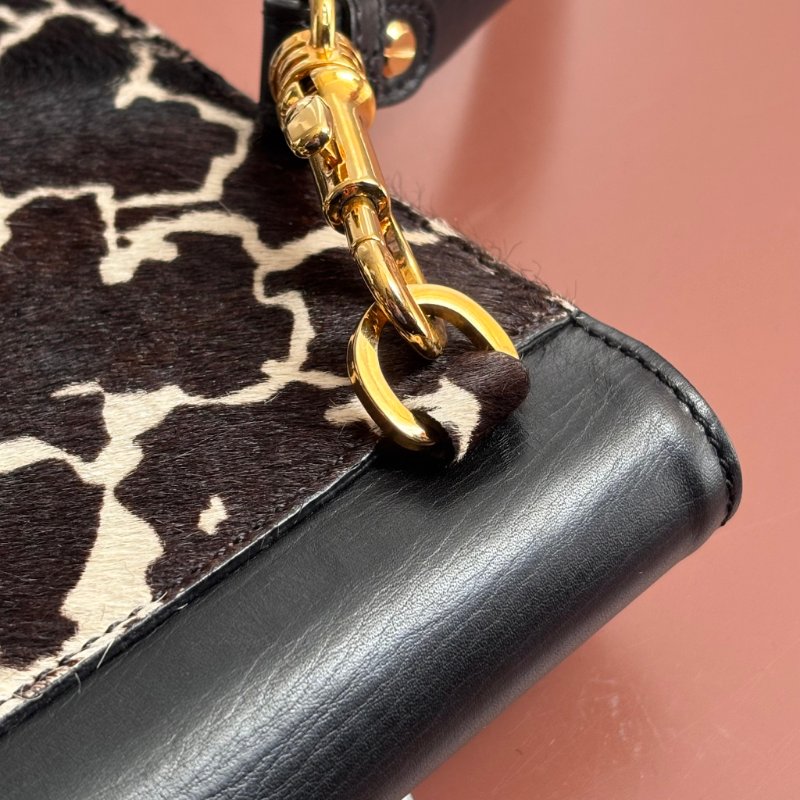 ::VERSACE:: 凡賽斯 黑皮革 黑白馬毛掀蓋斜背包 手拿包-15