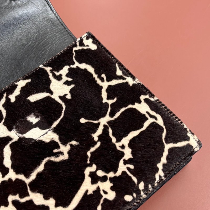 ::VERSACE:: 凡賽斯 黑皮革 黑白馬毛掀蓋斜背包 手拿包-18