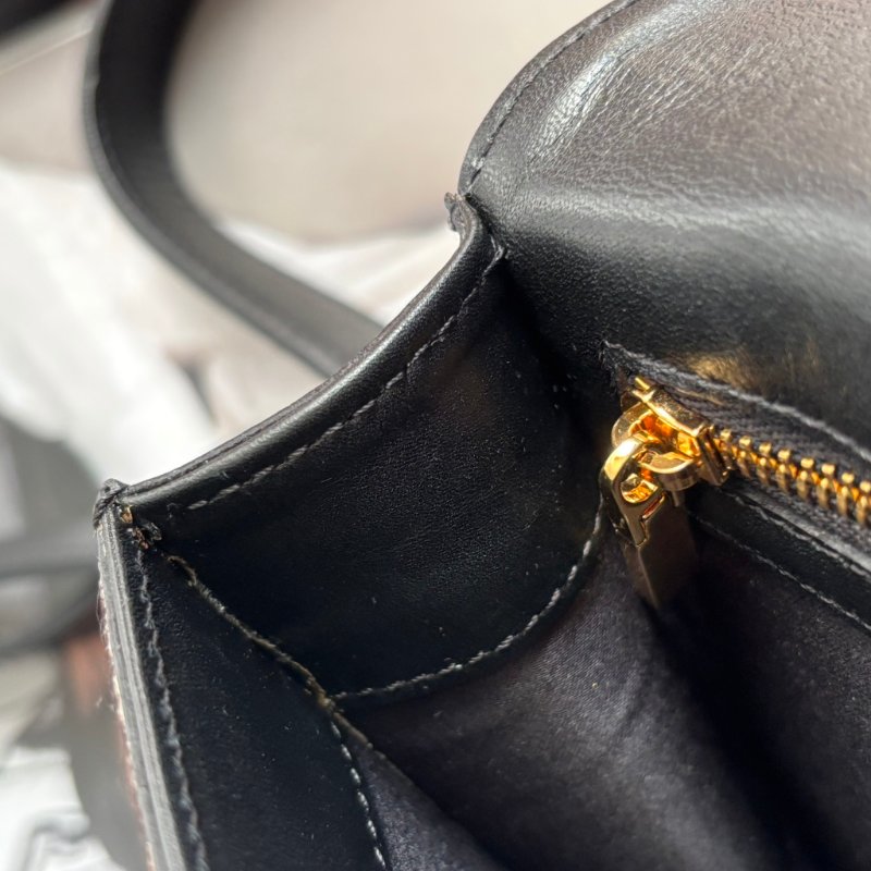 ::VERSACE:: 凡賽斯 黑皮革 黑白馬毛掀蓋斜背包 手拿包-23