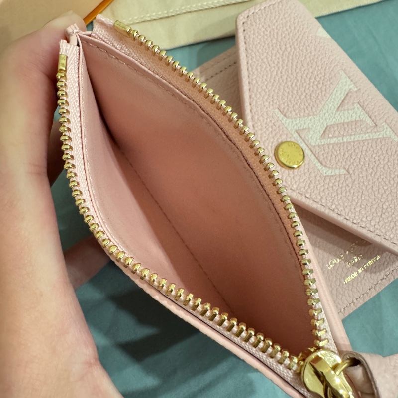 LV草莓牛奶短夾-4