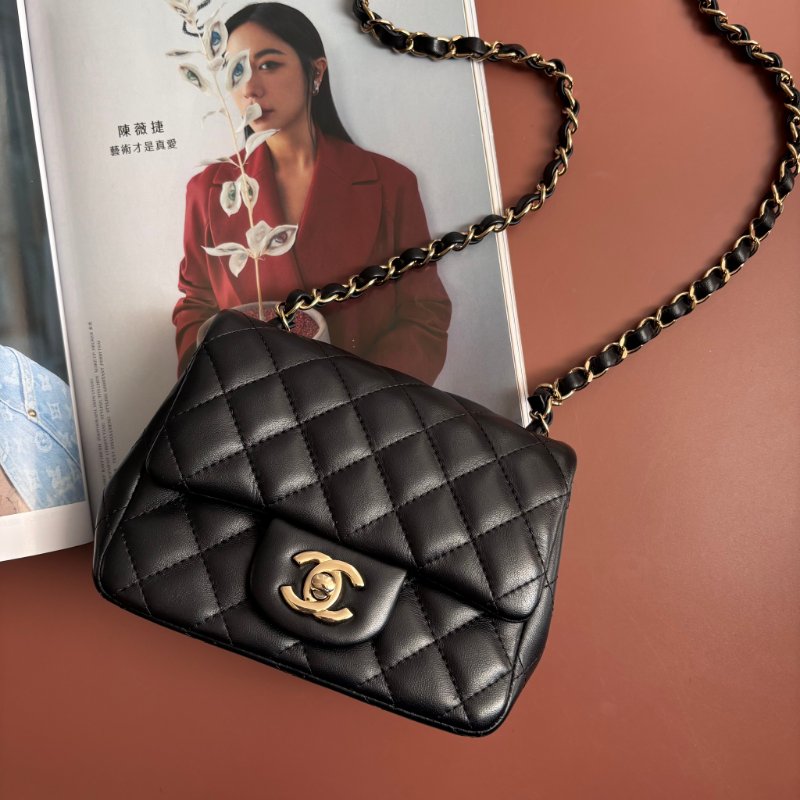 方胖 經典迷你口蓋包 ::CHANEL:: A35200黑色羊皮菱格紋淡金雙C方胖子斜背鍊包 口蓋包-0