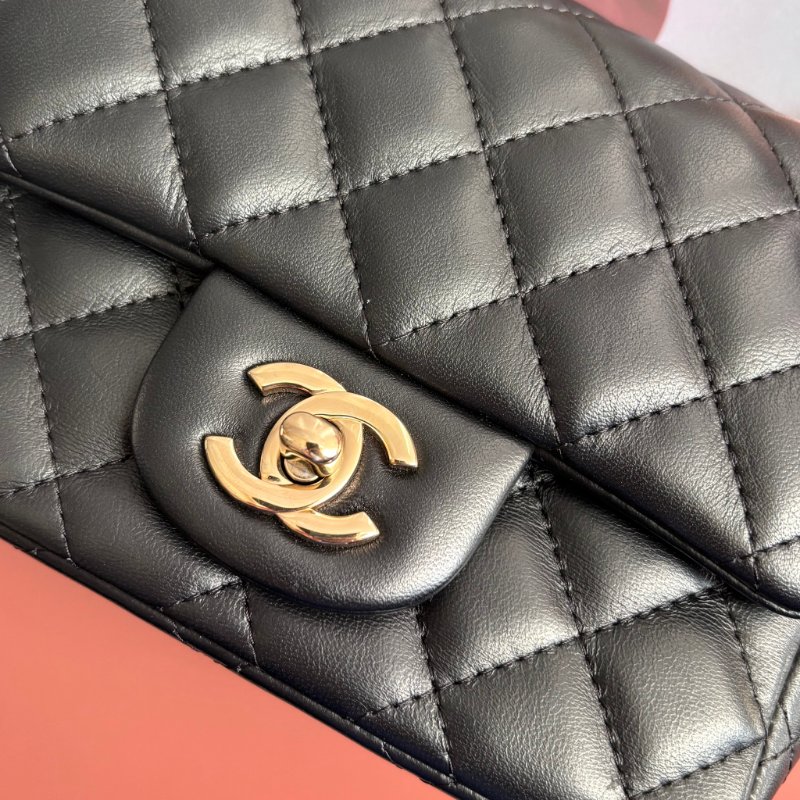 方胖 經典迷你口蓋包 ::CHANEL:: A35200黑色羊皮菱格紋淡金雙C方胖子斜背鍊包 口蓋包-3