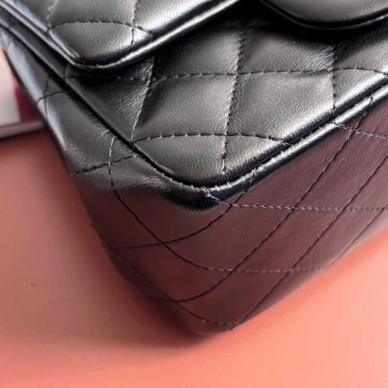 方胖 經典迷你口蓋包 ::CHANEL:: A35200黑色羊皮菱格紋淡金雙C方胖子斜背鍊包 口蓋包-5