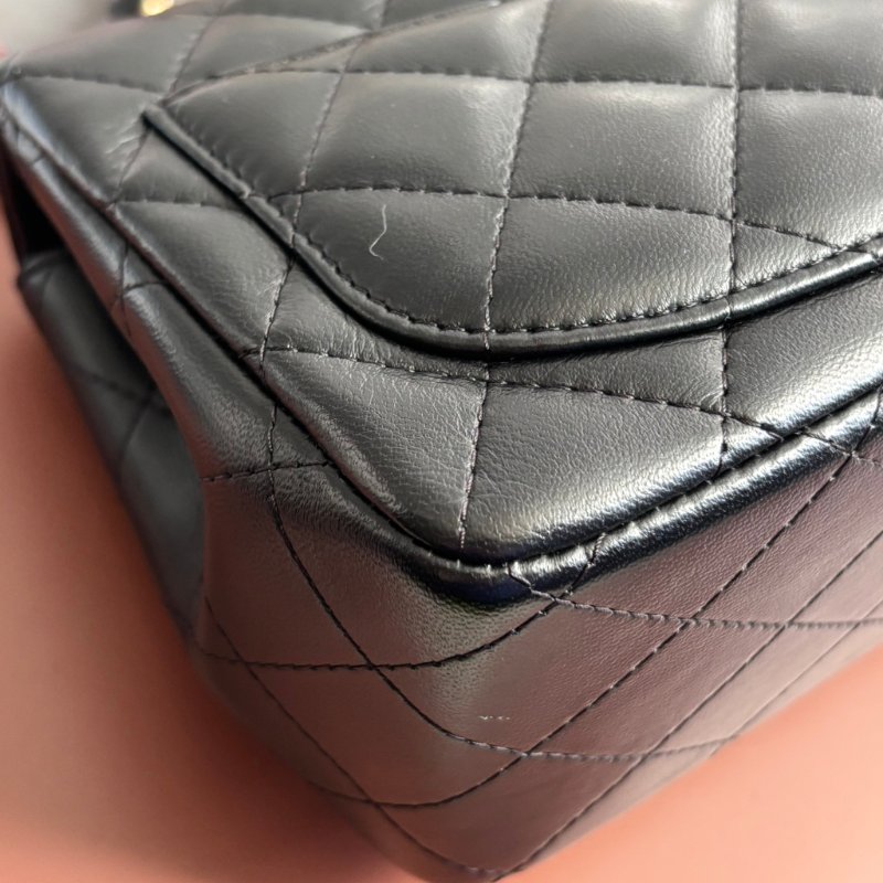 方胖 經典迷你口蓋包 ::CHANEL:: A35200黑色羊皮菱格紋淡金雙C方胖子斜背鍊包 口蓋包-7