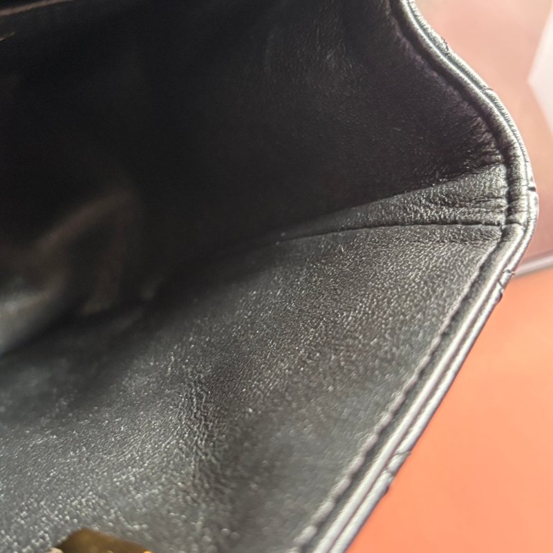 方胖 經典迷你口蓋包 ::CHANEL:: A35200黑色羊皮菱格紋淡金雙C方胖子斜背鍊包 口蓋包-25