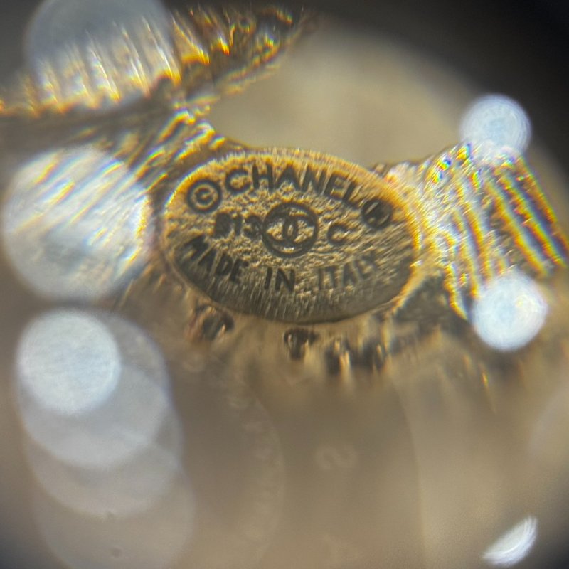 CHANEL黑色琺琅和金色金屬cc耳釘-3