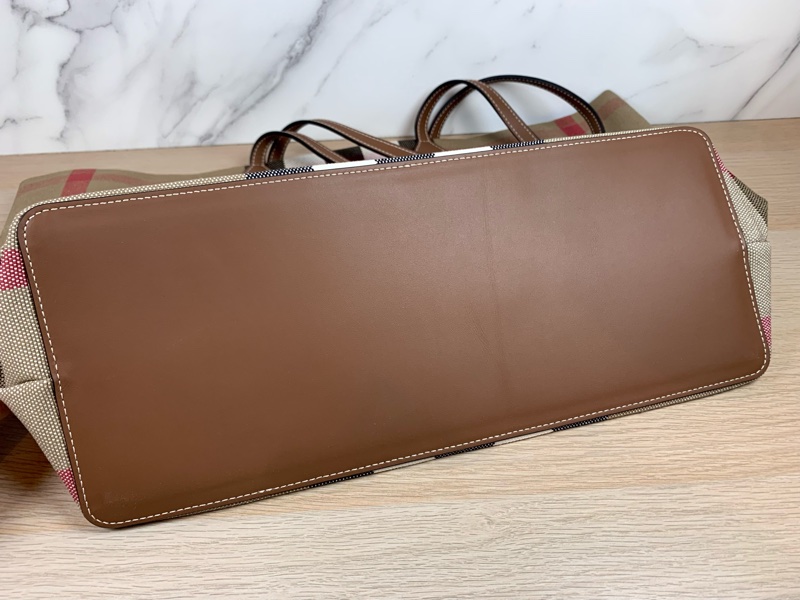 Burberry 經典格紋帆布托特包 80840471-2