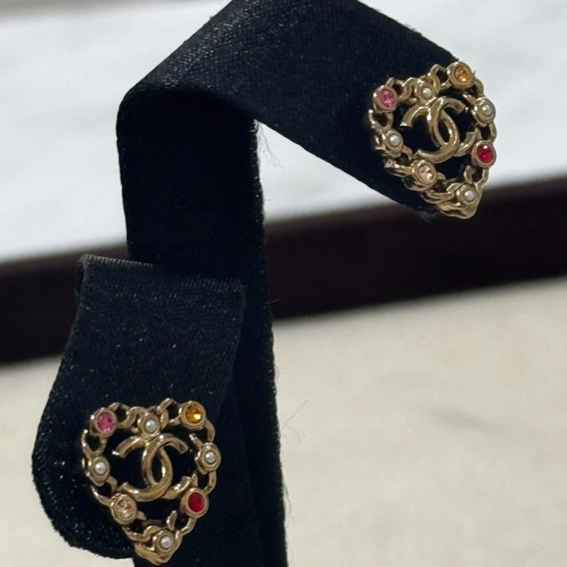 CHANEL 愛心彩鑽鏤空耳釘-7