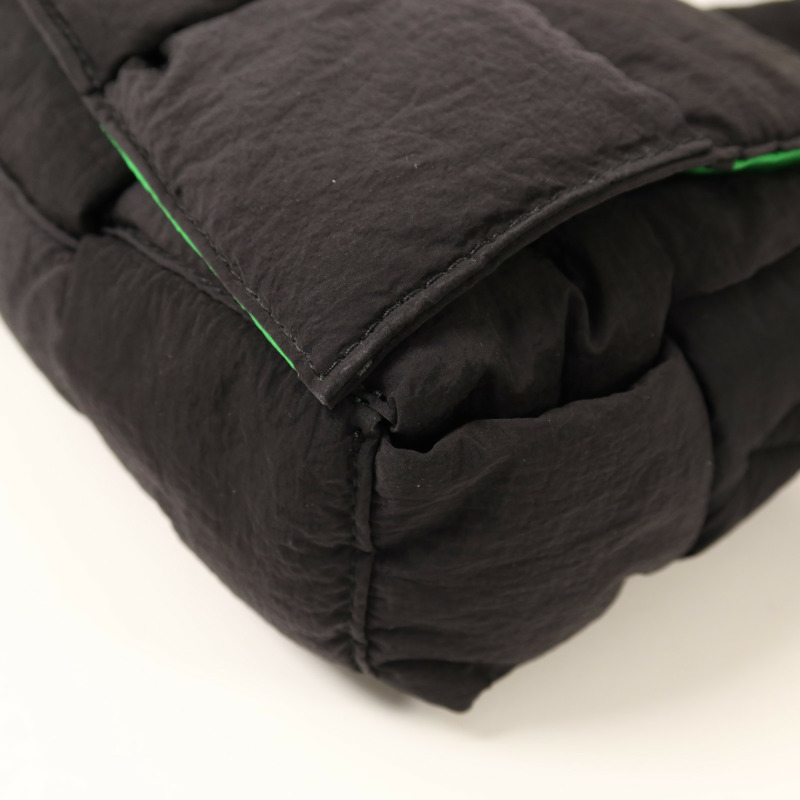 BOTTEGA VENETA 尼龍Tech Cassette肩背袋-11