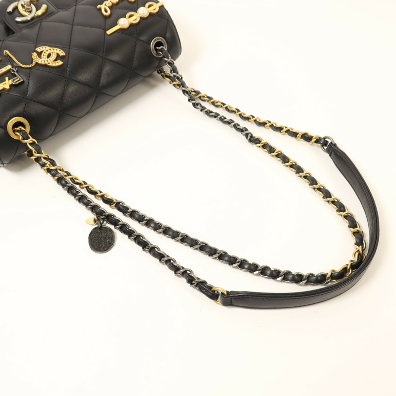 CHANEL 羊皮皮革Pearl Hairpin Badge鏈帶肩背袋-7