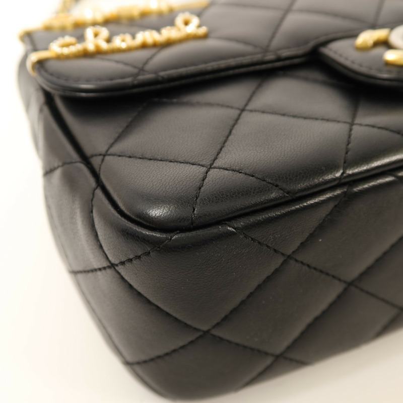 CHANEL 羊皮皮革Pearl Hairpin Badge鏈帶肩背袋-13