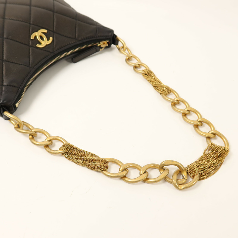 CHANEL 羊皮皮革Hobo金扣鏈帶肩背袋-7