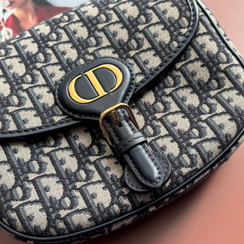 ::Christian Dior:: Dior Bobby 藍色經典緹花金字CD字母 中型馬鞍斜背包-2