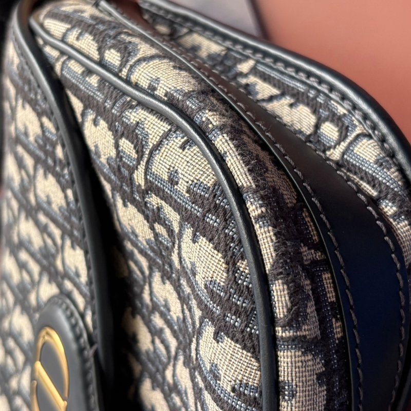 ::Christian Dior:: Dior Bobby 藍色經典緹花金字CD字母 中型馬鞍斜背包-6