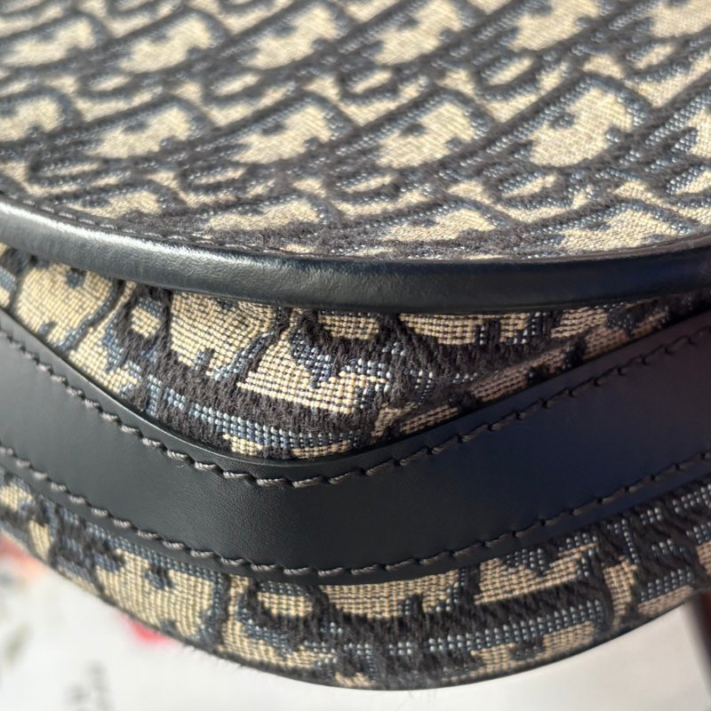 ::Christian Dior:: Dior Bobby 藍色經典緹花金字CD字母 中型馬鞍斜背包-8