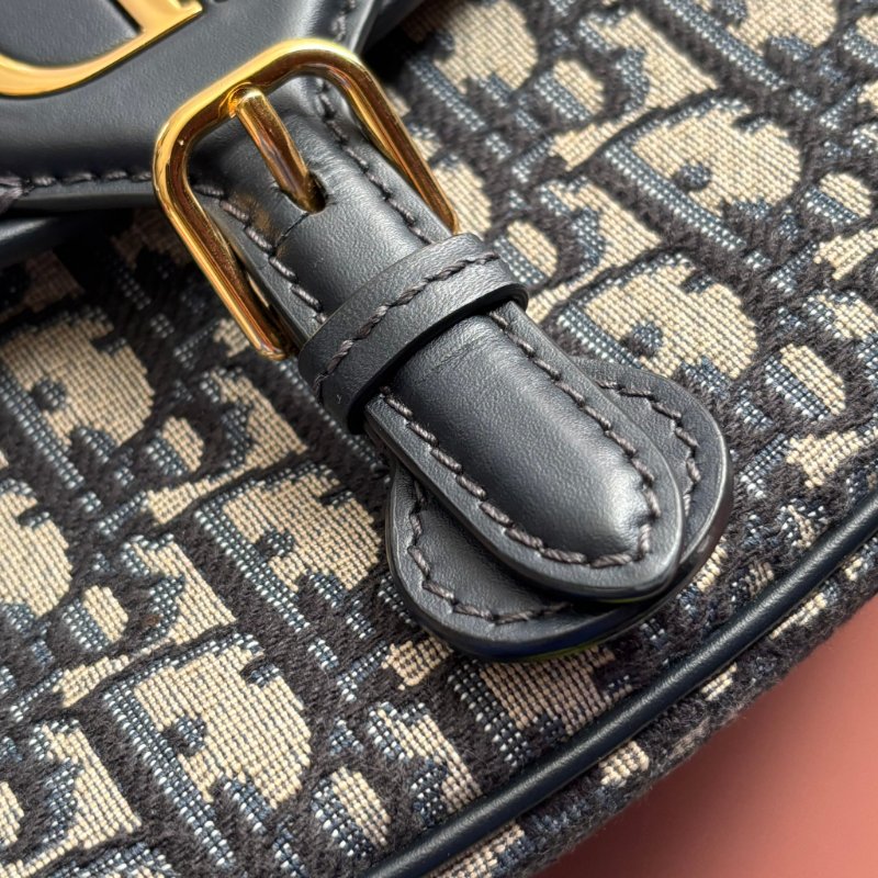 ::Christian Dior:: Dior Bobby 藍色經典緹花金字CD字母 中型馬鞍斜背包-18