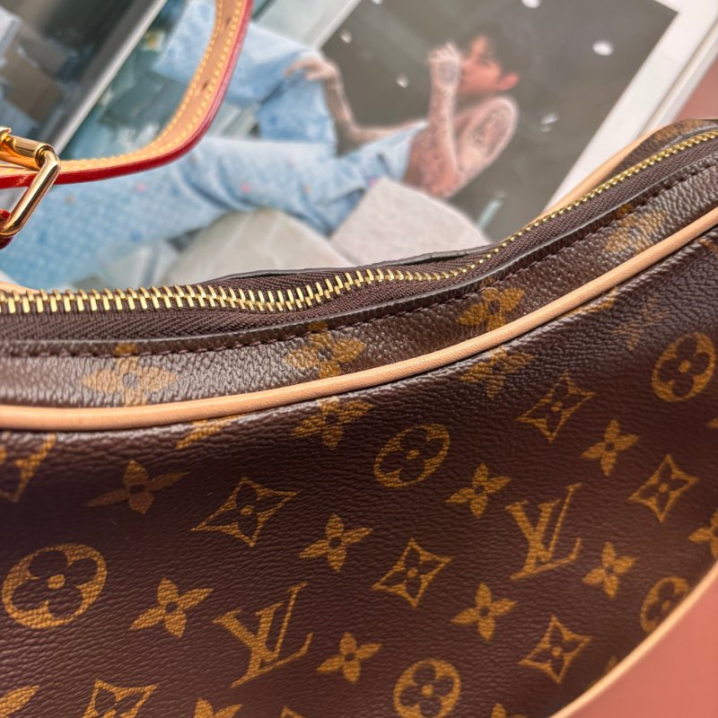 ::LOUIS VUITTON:: LV M46828 經典花紋豌豆斜背包PM 腋下包 肩背包 斜背包-13