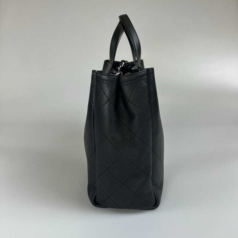 CHANEL 大菱格兩用托特包黑 AS0240/27開-3