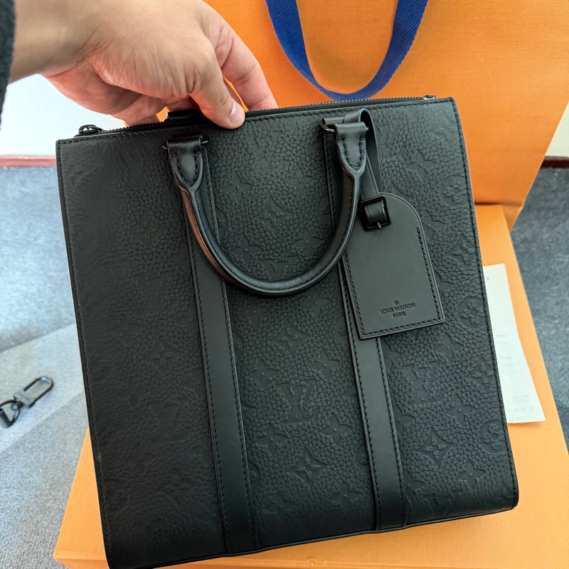 Lv黑色牛皮壓紋手提公事包/斜背/肩背包 （M59960）芯片款-1