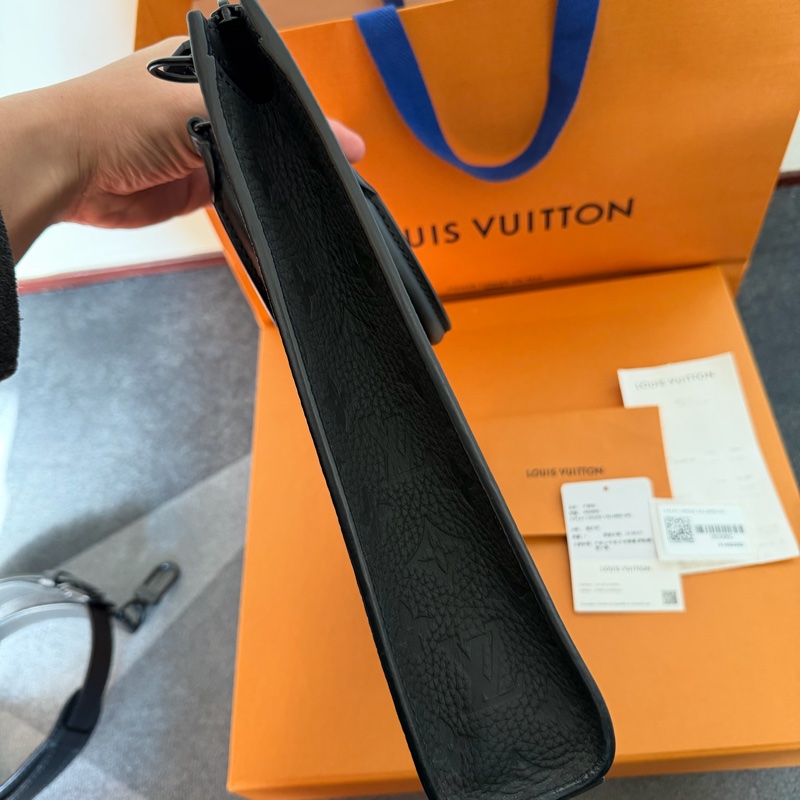 Lv黑色牛皮壓紋手提公事包/斜背/肩背包 （M59960）芯片款-4