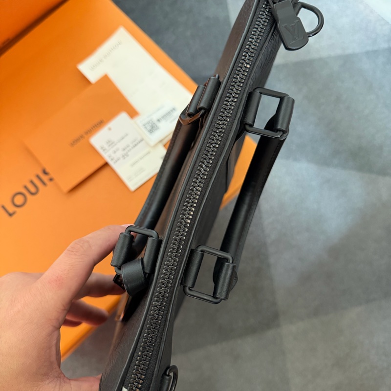 Lv黑色牛皮壓紋手提公事包/斜背/肩背包 （M59960）芯片款-5