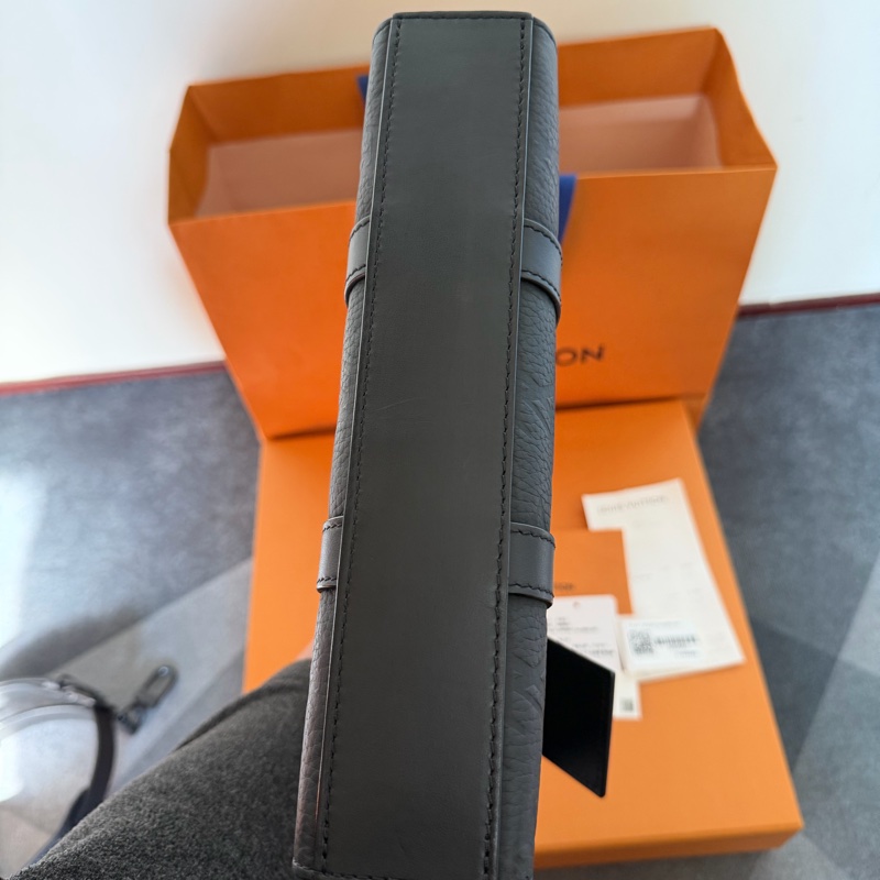 Lv黑色牛皮壓紋手提公事包/斜背/肩背包 （M59960）芯片款-6