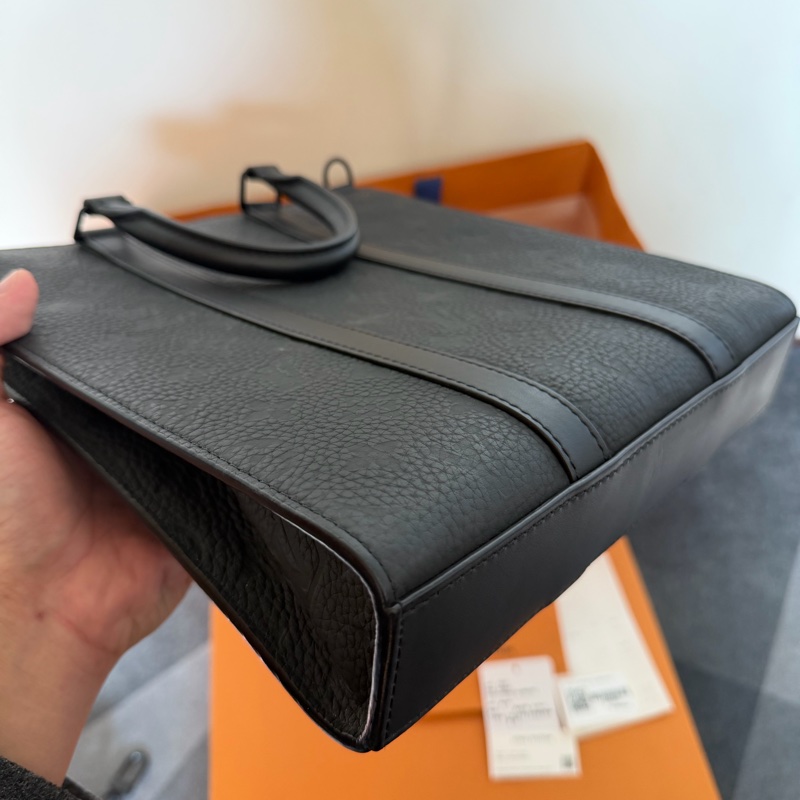 Lv黑色牛皮壓紋手提公事包/斜背/肩背包 （M59960）芯片款-7