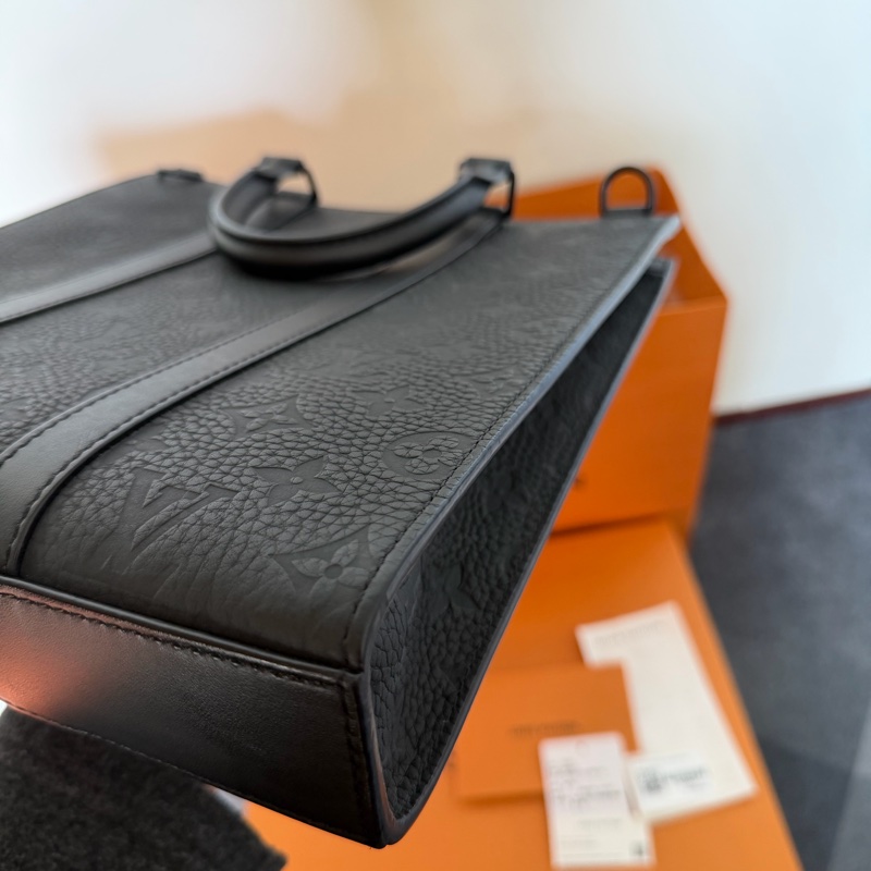 Lv黑色牛皮壓紋手提公事包/斜背/肩背包 （M59960）芯片款-8