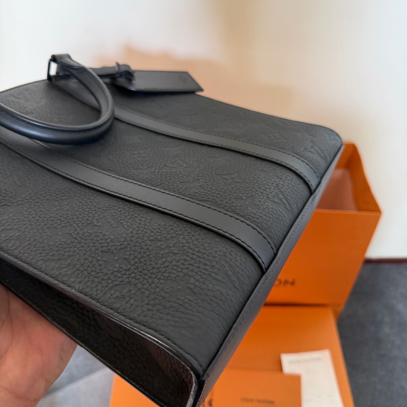 Lv黑色牛皮壓紋手提公事包/斜背/肩背包 （M59960）芯片款-9