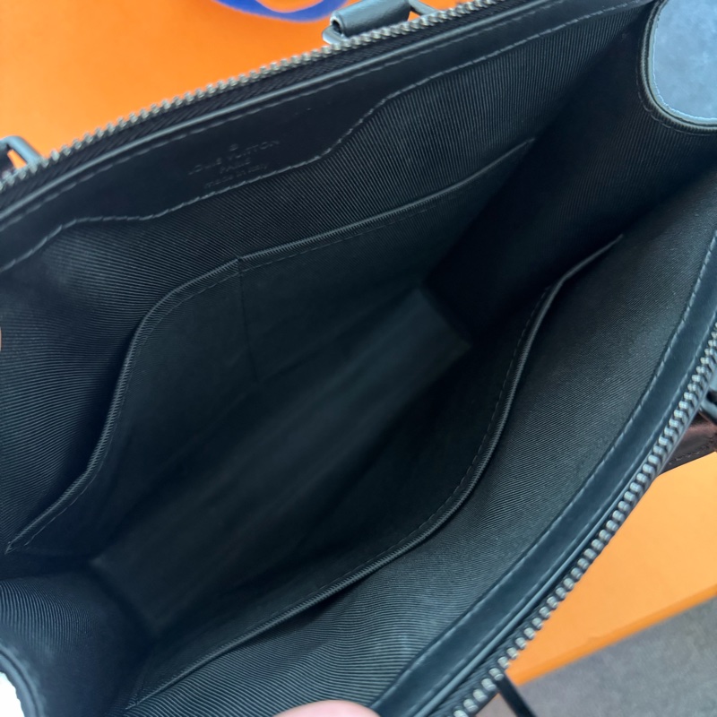 Lv黑色牛皮壓紋手提公事包/斜背/肩背包 （M59960）芯片款-11