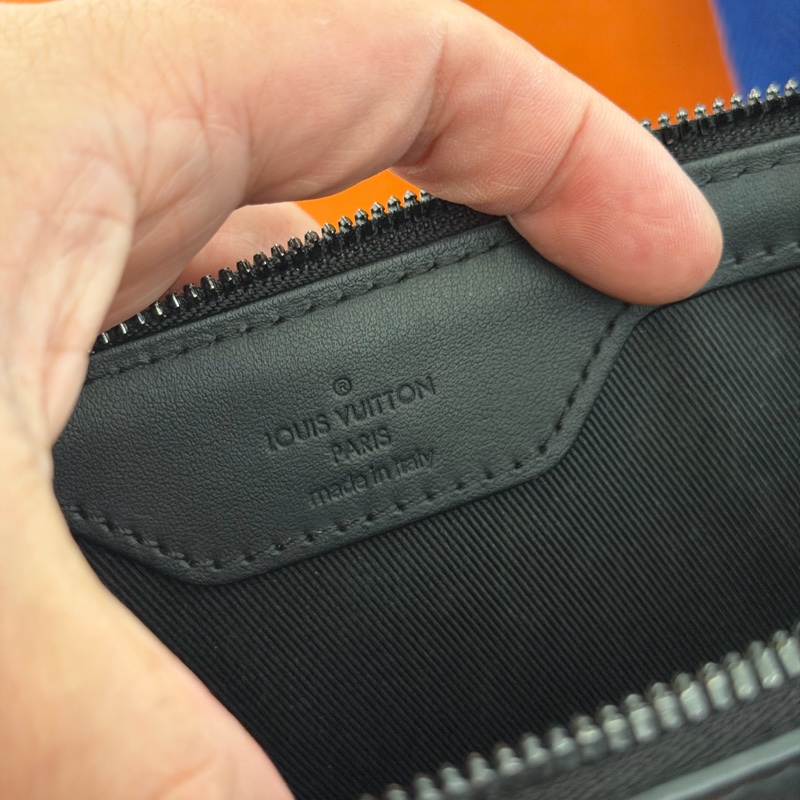 Lv黑色牛皮壓紋手提公事包/斜背/肩背包 （M59960）芯片款-13