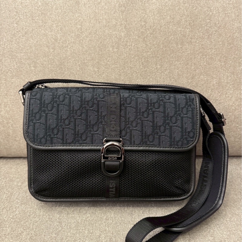 DIOR黑色老花郵差包-0