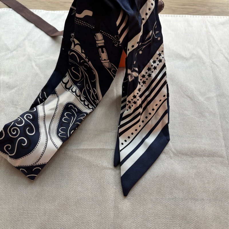 HERMES 絲質Twilly絲巾-1