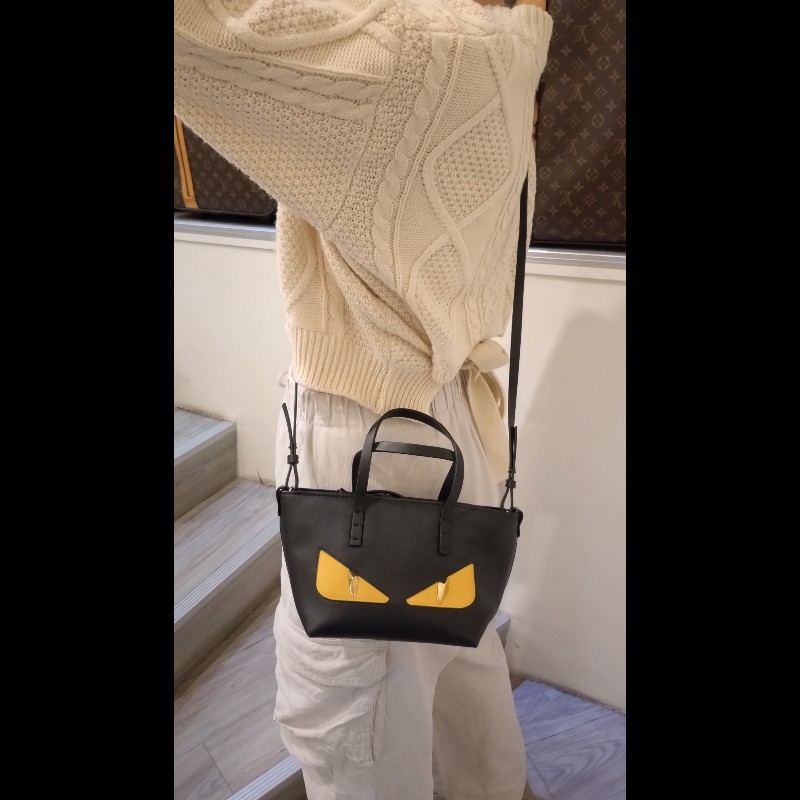 Fendi 黃眼黑皮小怪獸兩用包-1