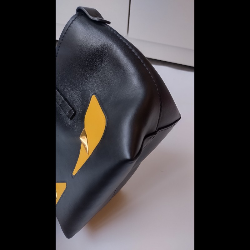 Fendi 黃眼黑皮小怪獸兩用包-11