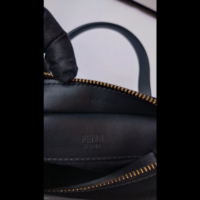 Fendi 黃眼黑皮小怪獸兩用包-13