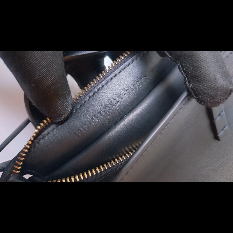 Fendi 黃眼黑皮小怪獸兩用包-14