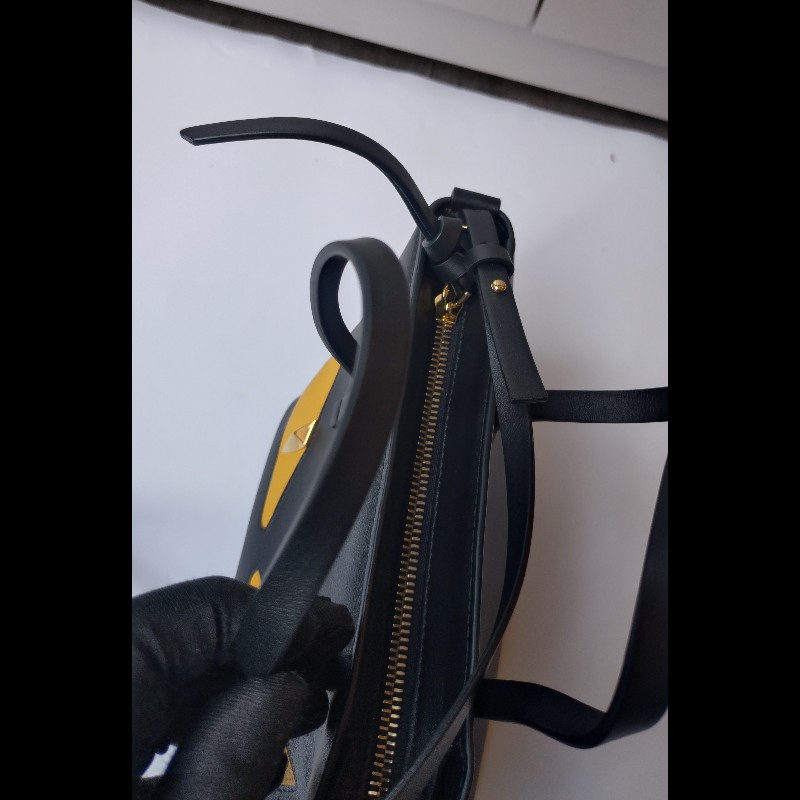 Fendi 黃眼黑皮小怪獸兩用包-21