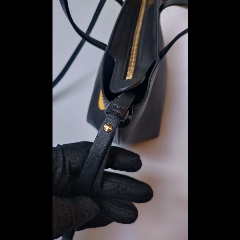 Fendi 黃眼黑皮小怪獸兩用包-23