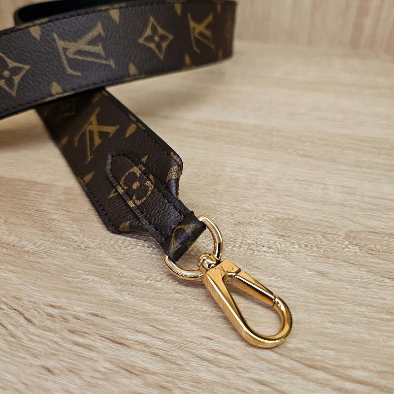 [好物推推新年甜價🧧] LV老花黑牛皮雙面金釦肩背背帶-4